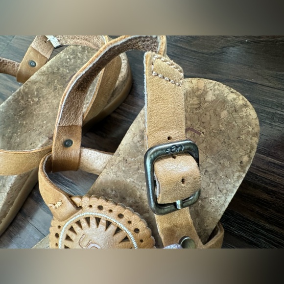 Ugg Ayden II Women Tan Leather Sandals .. Good Condition - Picture 4 of 8
